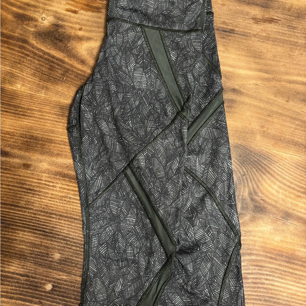 Lululemon Crop Leggings - Size 8 - NWOT